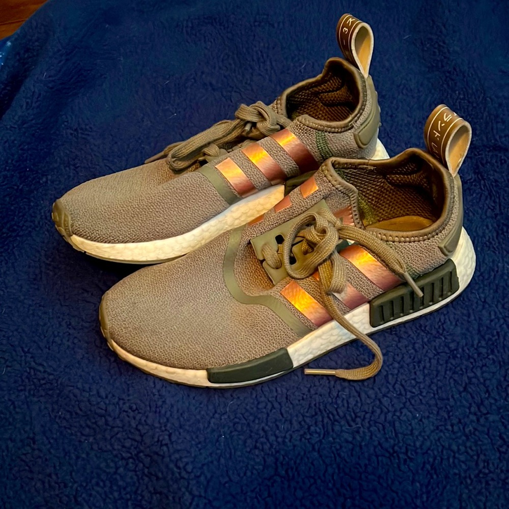 NMD’s Adidas ! 🫒 green with dusty rose pink